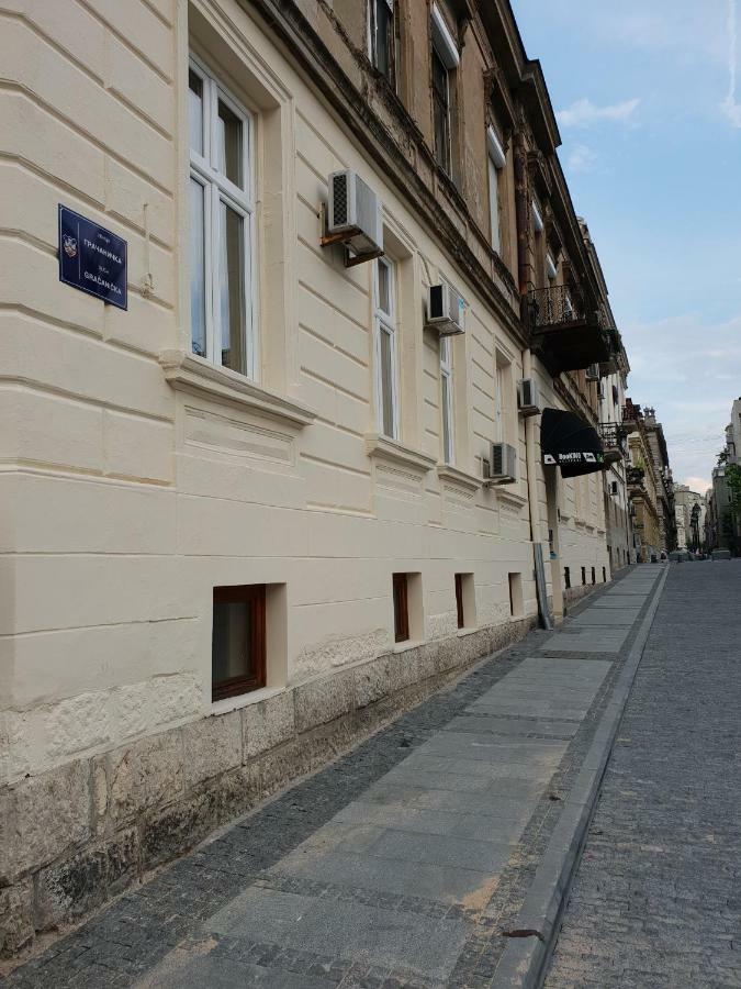 Booking En Suite Belgrad Exteriör bild