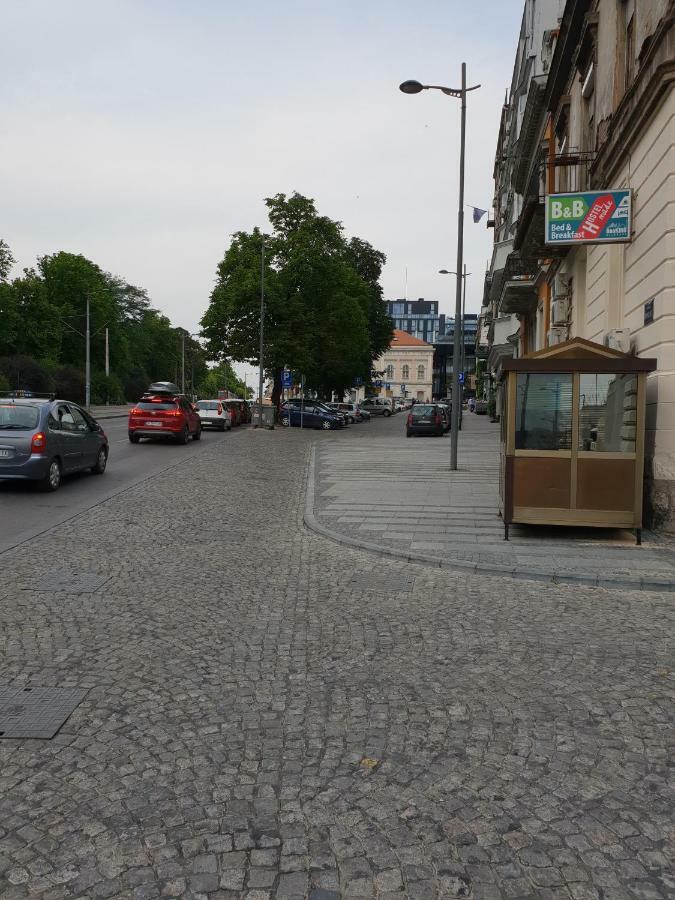 Booking En Suite Belgrad Exteriör bild