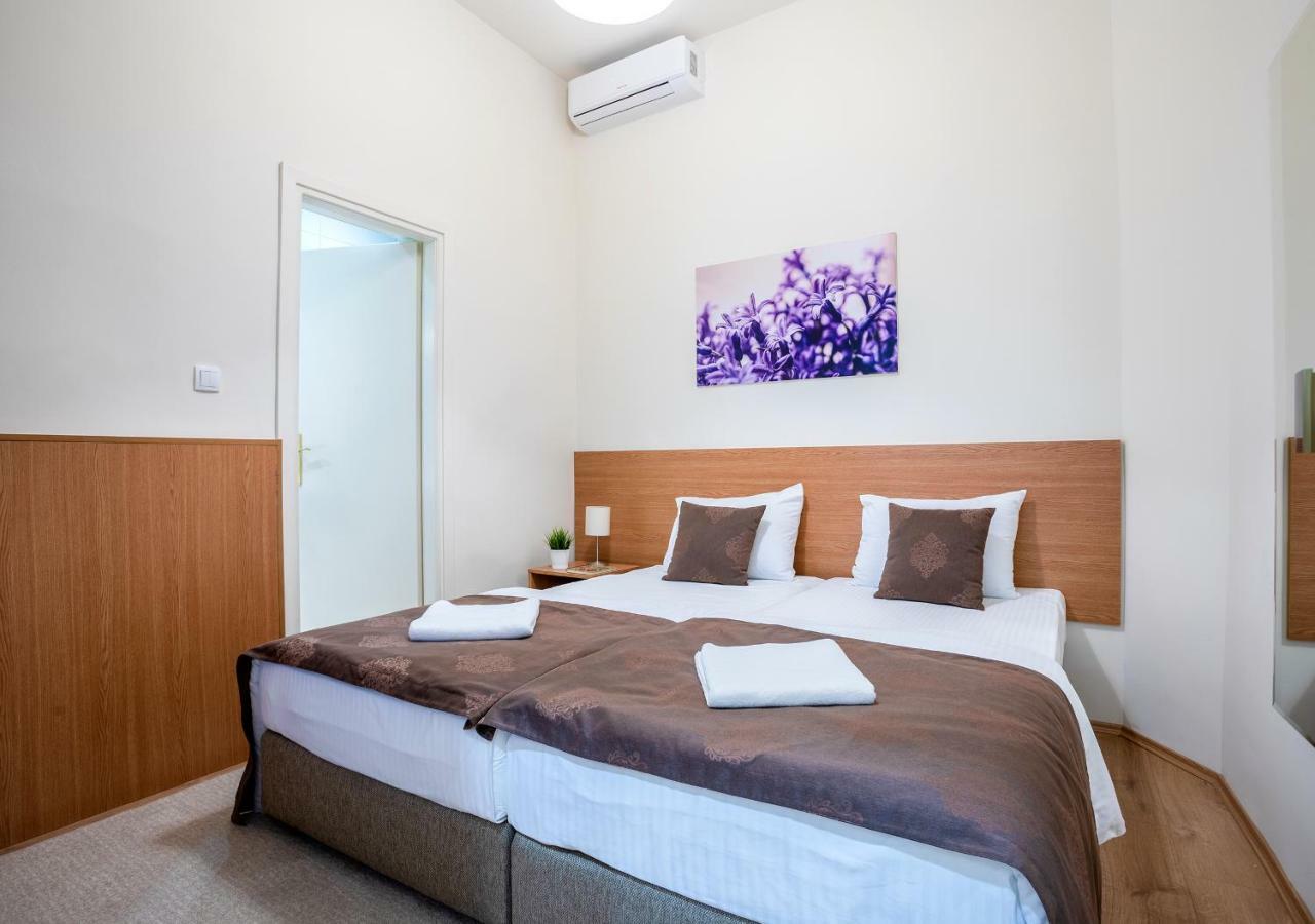 Booking En Suite Belgrad Exteriör bild