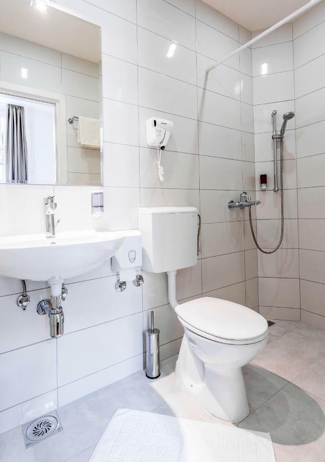 Booking En Suite Belgrad Exteriör bild