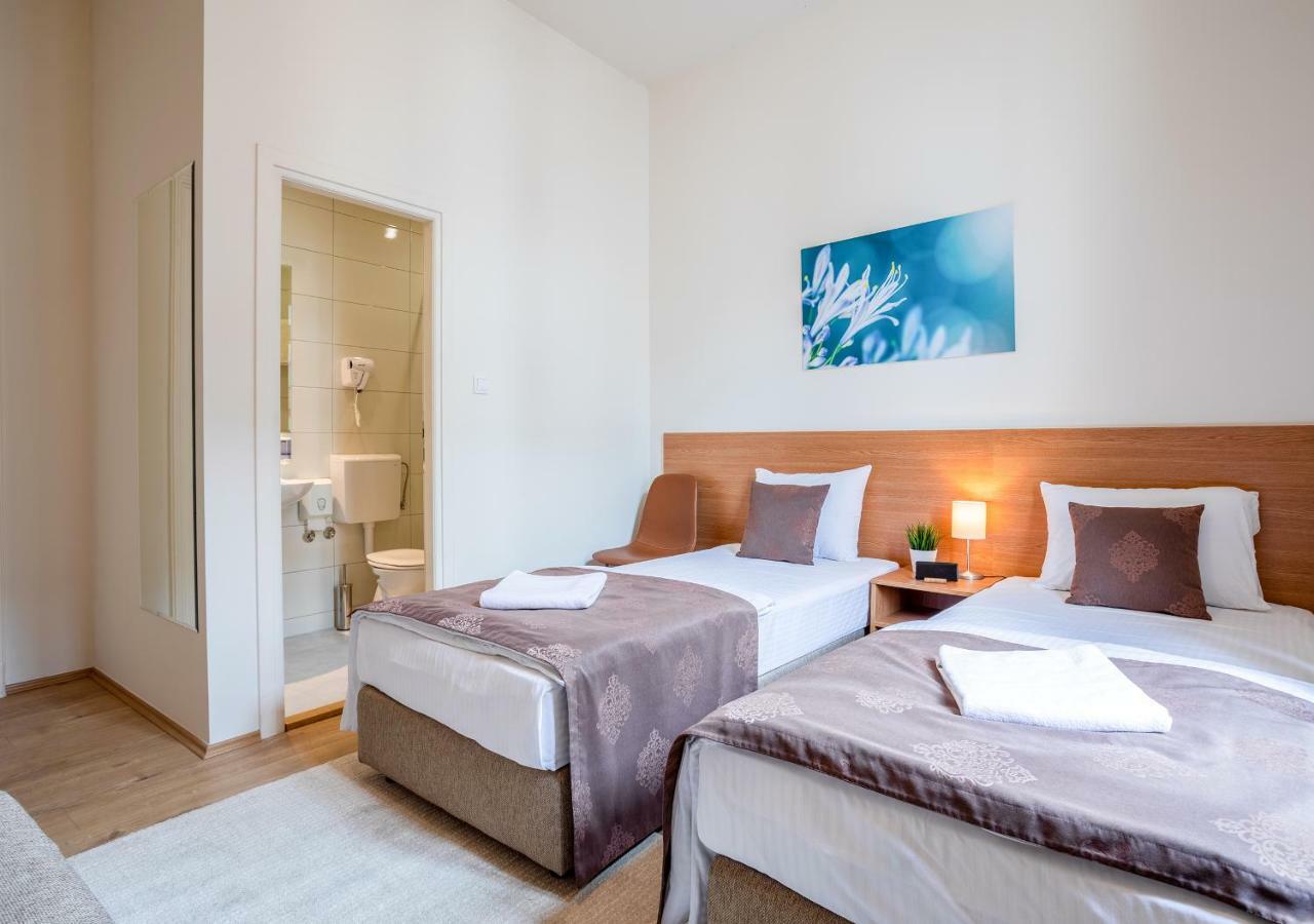 Booking En Suite Belgrad Exteriör bild