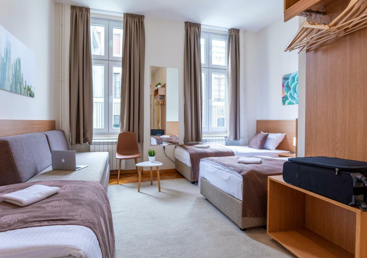 Booking En Suite Belgrad Exteriör bild
