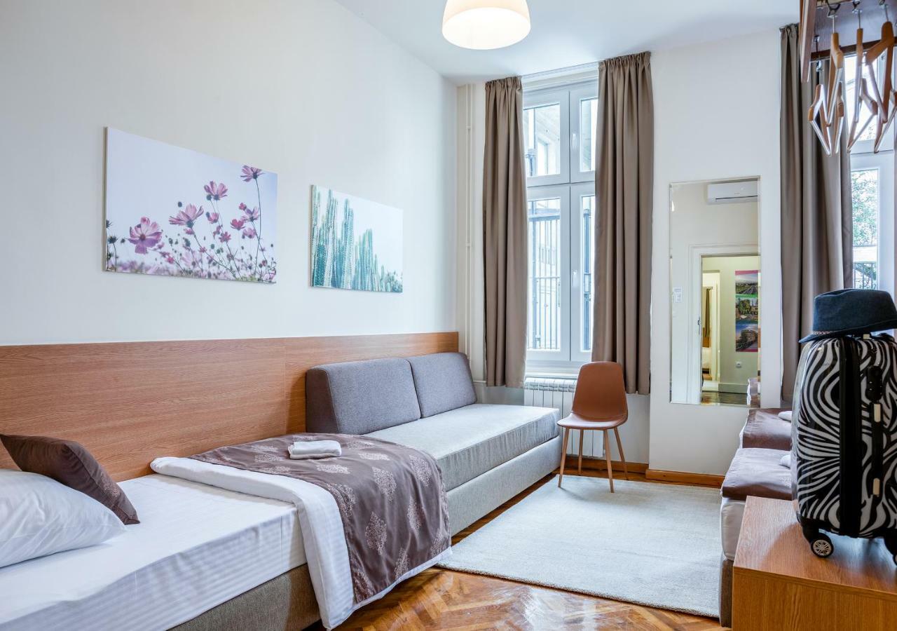 Booking En Suite Belgrad Exteriör bild