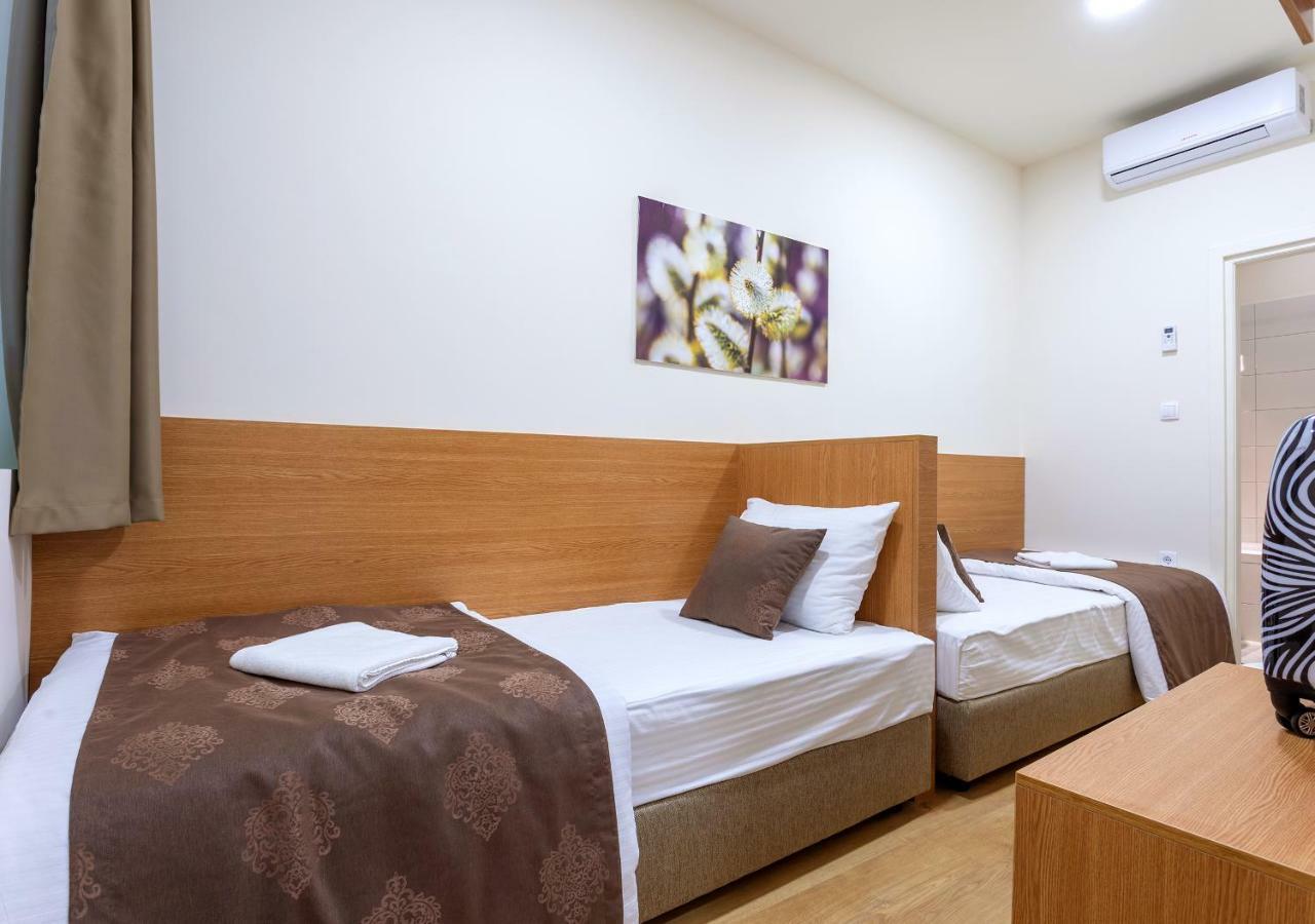 Booking En Suite Belgrad Exteriör bild