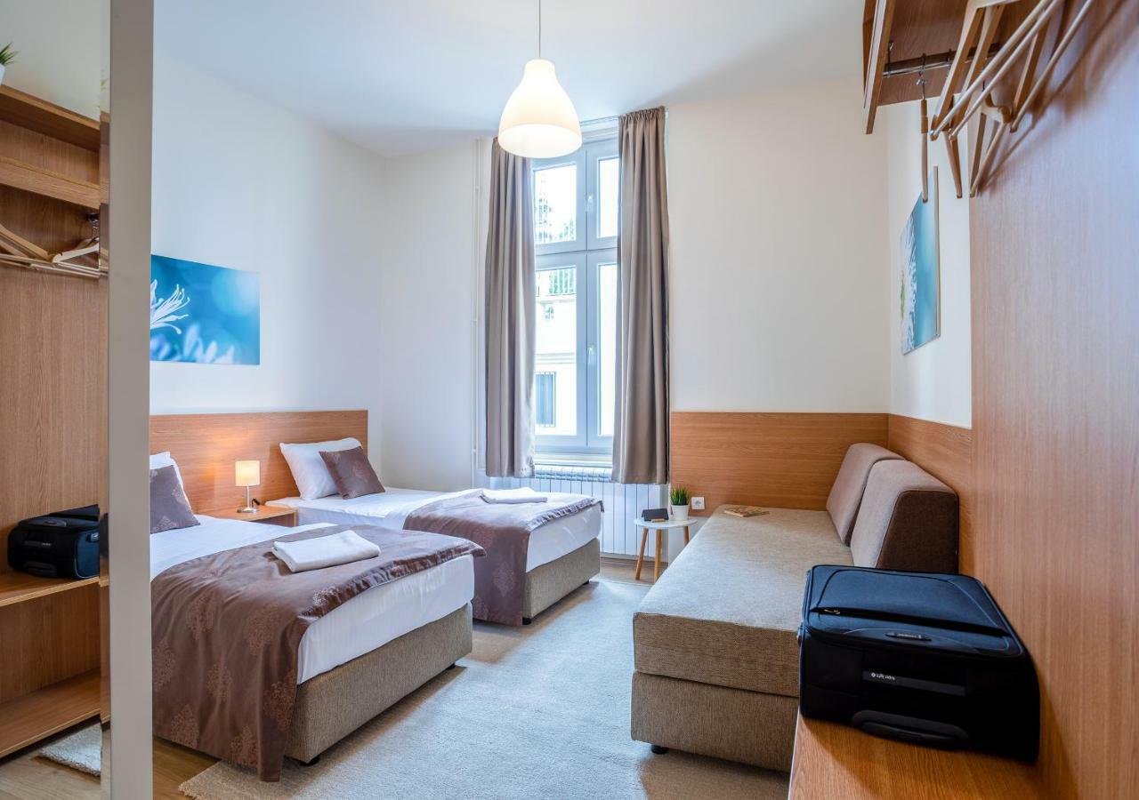 Booking En Suite Belgrad Exteriör bild