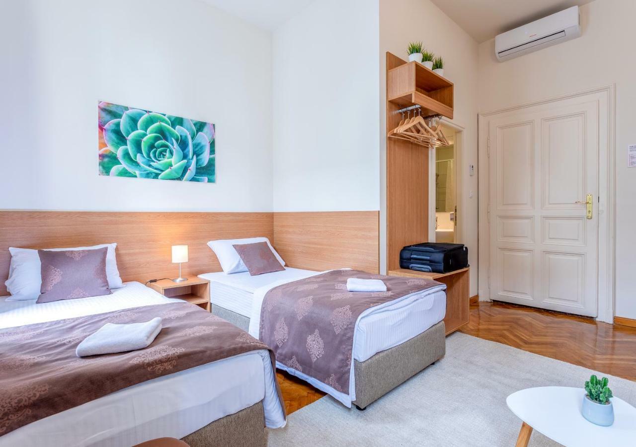 Booking En Suite Belgrad Exteriör bild