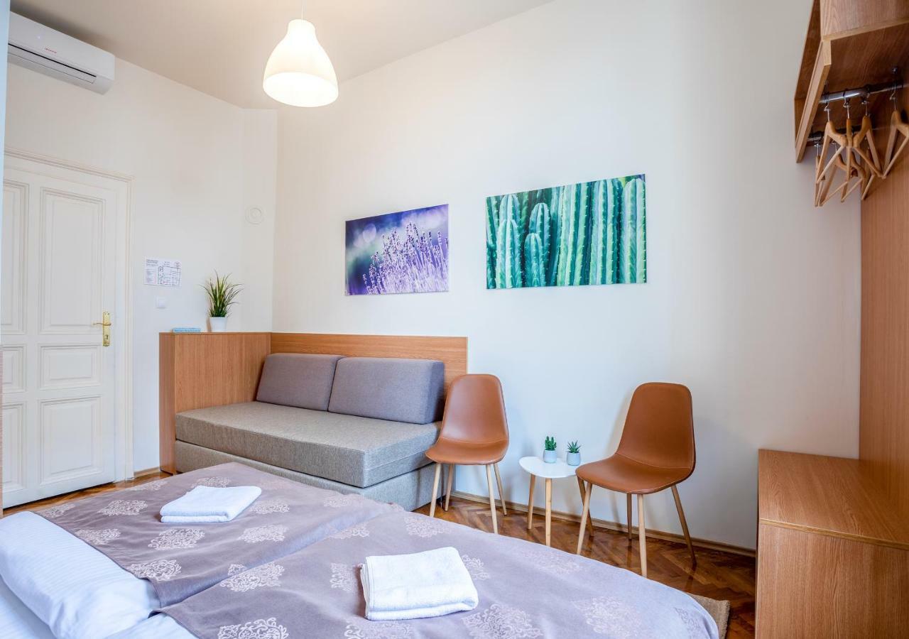 Booking En Suite Belgrad Exteriör bild