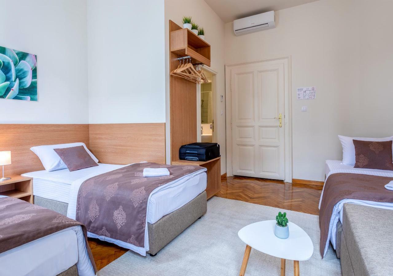 Booking En Suite Belgrad Exteriör bild